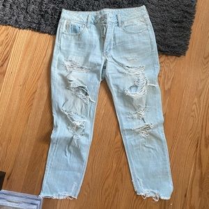 NWOT American Eagle Cropped Rip Tomgirl Jeans